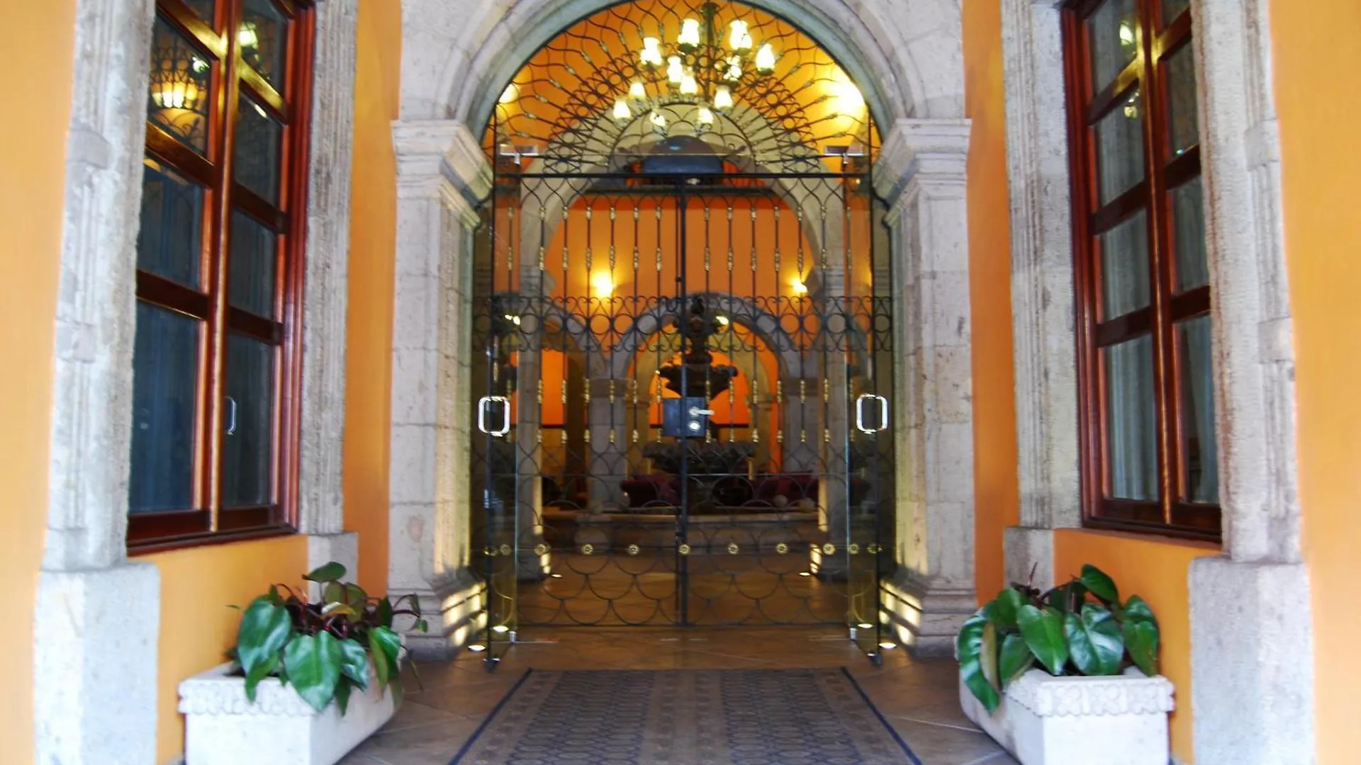 ****  Hotel Morales Historical & Colonial Downtown Core グアダラハラ メキシコ